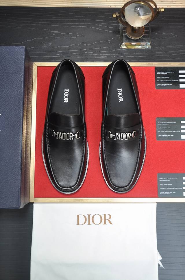 出厂价 Dior 牛皮内里 迪奥原版1:1高品质出厂，进口原版料，进口版原牛皮，水染牛皮内里，原版tpu大底，码数:38-44 - 点击图像关闭