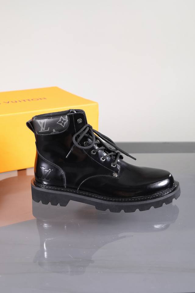 l家 顶级p: Size:39-44 38.45定做 原单lv官网男士休闲高帮皮鞋，顶级原单复刻，采用进口开边珠小牛皮，极强质感，小牛皮透气内里，原版大底，防滑