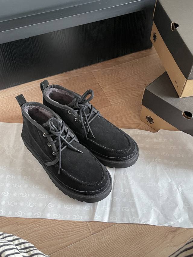 ugg P: Size：39-44 颜色： Ugg纽姆莫卡辛鞋 Ugg男鞋 经典小贝男款雪地靴升级款 高丝光牛反绒材质 防滑大底 不冻脚过冬 必须把加毛的安排上