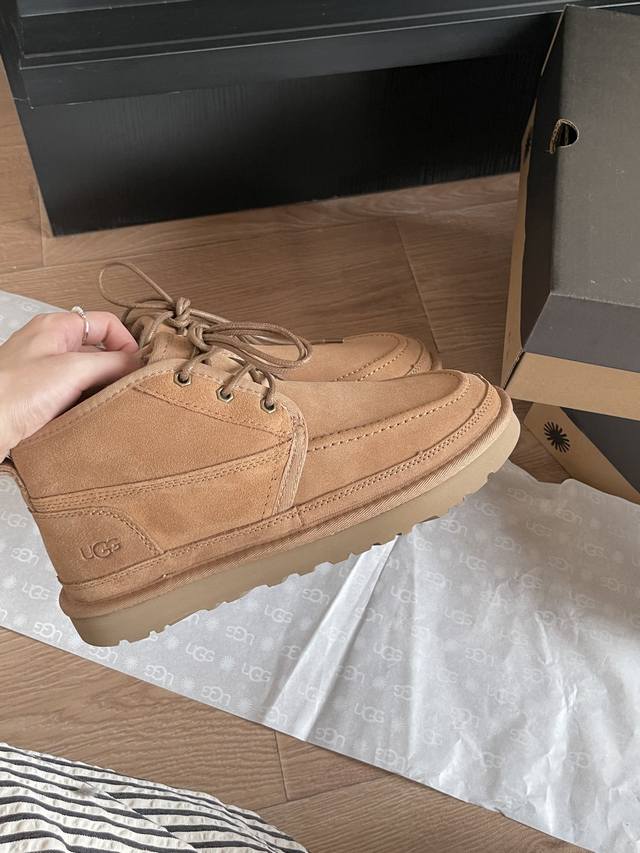 ugg P: Size：39-44 颜色： Ugg纽姆莫卡辛鞋 Ugg男鞋 经典小贝男款雪地靴升级款 高丝光牛反绒材质 防滑大底 不冻脚过冬 必须把加毛的安排上