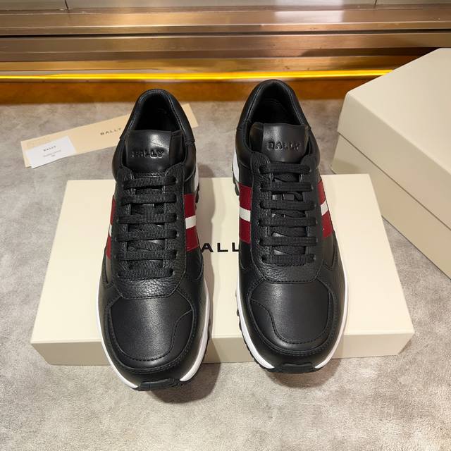 bally 东莞货 巴利 -高端品质 原单 -鞋面：纳帕小牛皮、鞋身车缝品牌图腾.丝印品牌logo -内里：水染牛皮 -大底：超轻tpu发泡；成型大底 -超高品