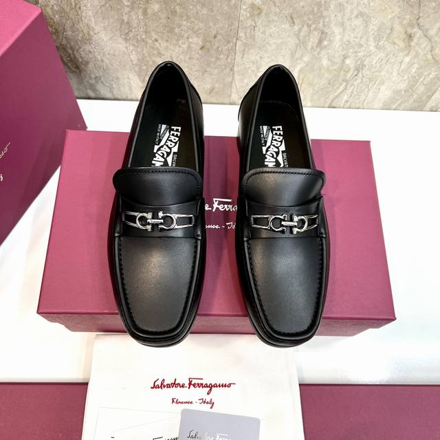 原单品质 品牌：Ferragamo 菲拉格慕 标准码：男码39–44 38.45可以定做 等级：官网同款 高品质男鞋 材料：定制头层小牛皮 搭配水染牛皮内里 牛