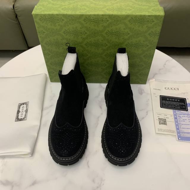 商品商标:Gucci 古奇 正码码数:38-44 37.45.46定做 商品材料: 牛里.绒里可选 G家新品马丁靴加拿大进口全头层高丝光磨砂面料 高端大气上档次