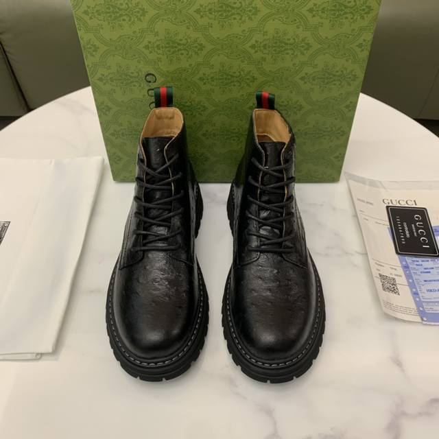 商品商标:Gucci 古奇 正码码数:38-44 37.45.46定做 商品材料:G家新品马丁靴加拿大进口全头层高丝光磨砂面料 采用3D数码工艺冲孔 高端大气上