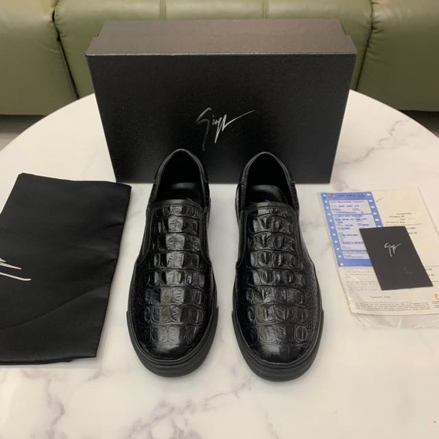 商品商标:Giuseppe Zanotti 正码码数:38-44 37.45定做 商品材料:Gz休闲男鞋，进口头层牛皮高端上档次，牛皮内里，橡胶耐磨原版大底，原