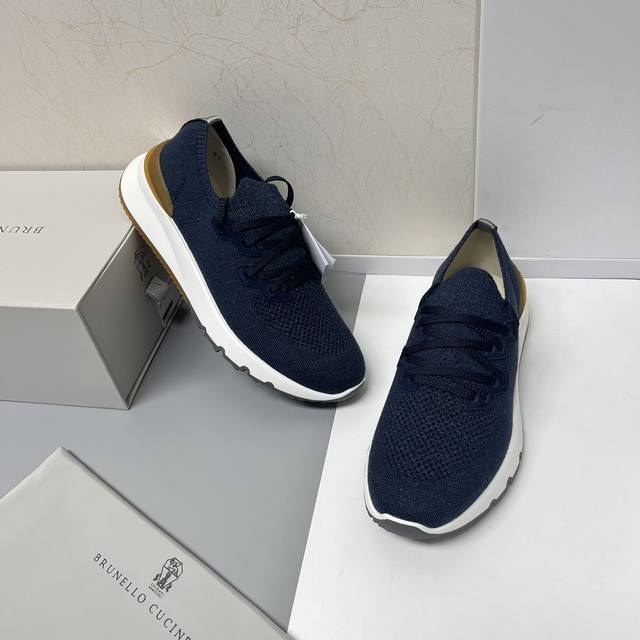 brunello Cucinelli 2024Ss春夏新款男鞋出货 简称bc 此品牌是来自意大利的世界顶级奢侈品牌，被誉为低调奢华的 “山羊绒之王” 和 “服装