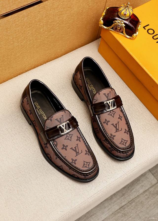 商品商标：Louis Vuitton 路易威登 休闲皮鞋 正码码数: 39-44 38.45.46订制 商品材料：精选 进口老花牛皮鞋面+原版五金扣，进口头层牛