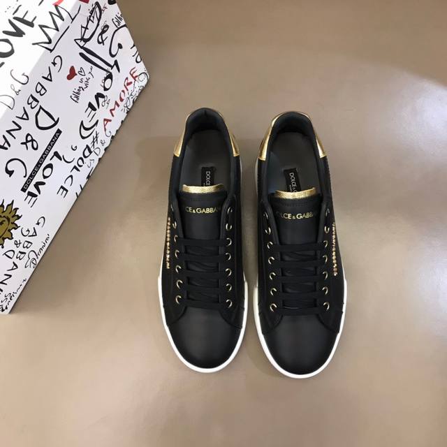 春夏新款dolce＆Gabbana 顶级原单 Size：38-45 Dg重工系列，进口原版小牛皮，撞色设计超好看，进口原版五金，精致奢华，超a级别！版型对比专柜