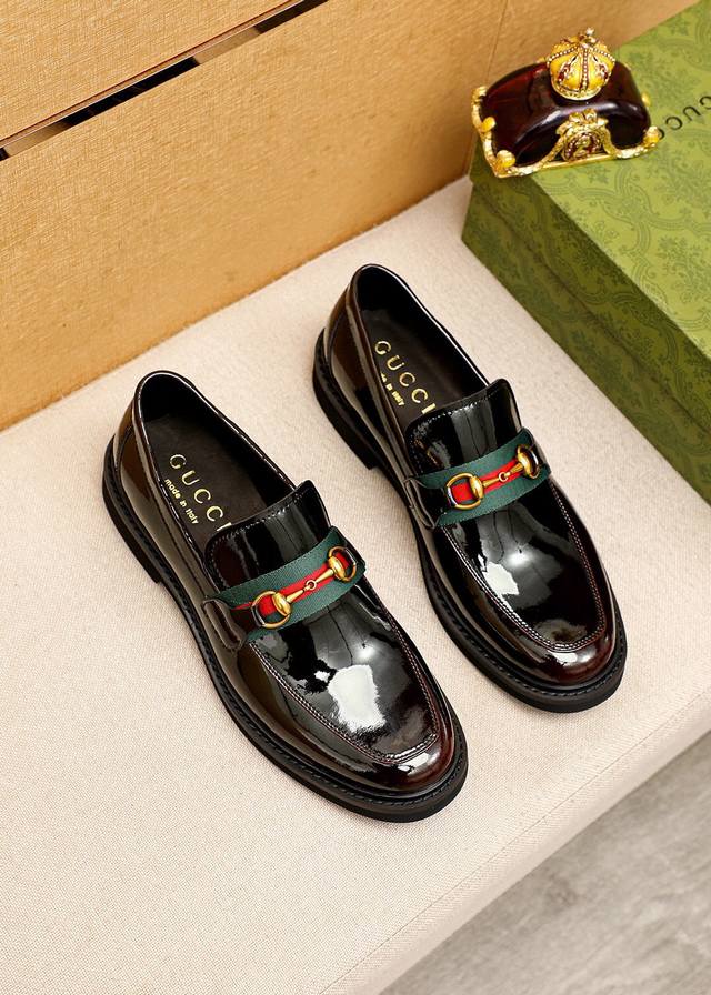 商品商标：Gucci 古驰 休闲皮鞋 正码码数: 38-44 45订制 商品材料：精选 进口头层开边珠小牛皮鞋面+经典五金扣，进口水染牛皮内里。强烈立体视觉效果