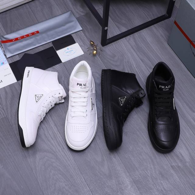 商品商标：Prada 普拉达 休闲高帮鞋 正码码数: 38-44 商品材料：精选 牛皮鞋面 羊皮内里 原版大底