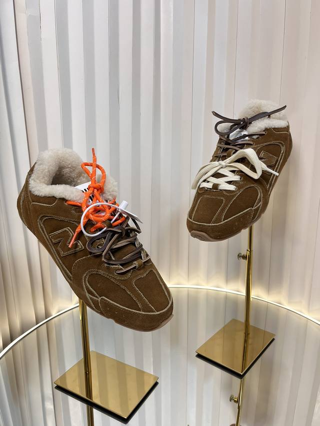 代购级别 Miumiu X New Balance 24Ss联名走秀款 羊毛里运动鞋 太爆了！！天冷了肯定要有羊毛里！超级无敌大热门 无论你如何穿搭请都不要放过