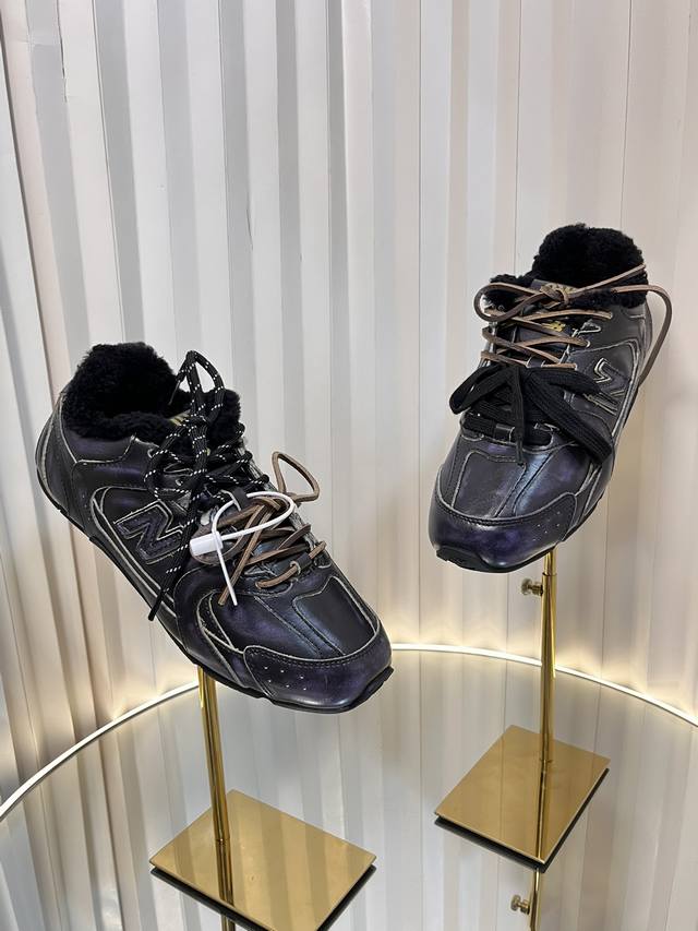 代购级别 Miumiu X New Balance 24Ss联名走秀款 羊毛里运动鞋 太爆了！！天冷了肯定要有羊毛里！超级无敌大热门 无论你如何穿搭请都不要放过