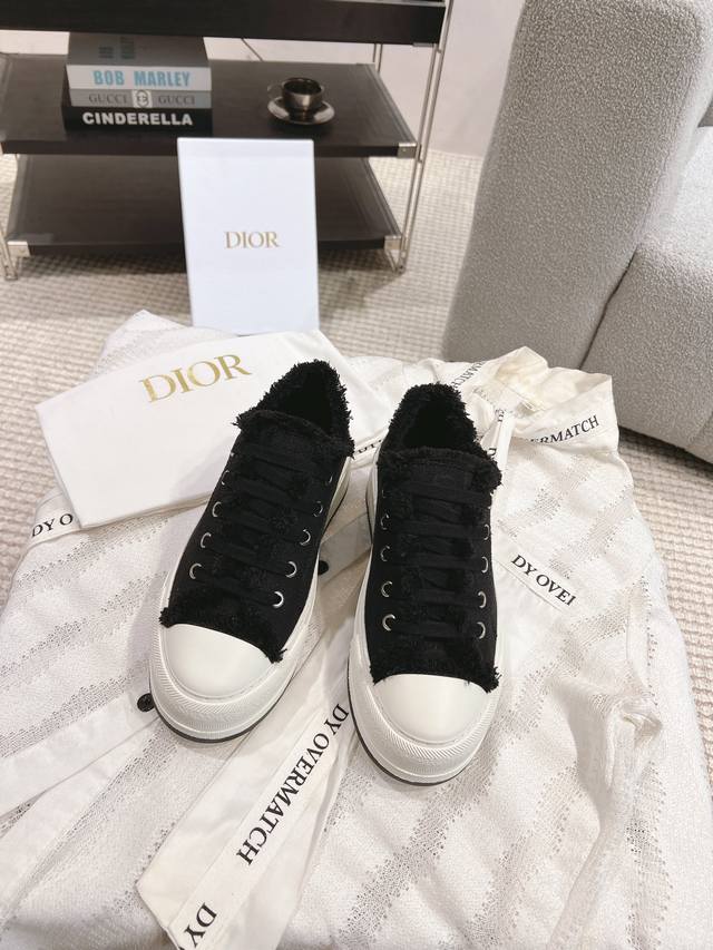 出厂价 Dior 2024迪奥walk‘N系列 厚底流须帆布鞋 休闲运动鞋这款p Walk’N‘Dior 厚底运动鞋是一款p时尚单品，提升该系列的格调。Obli