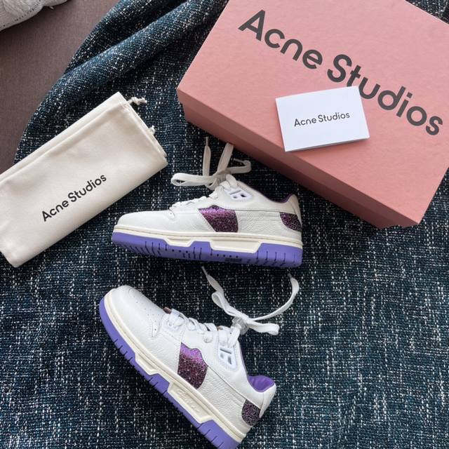 Acne Studios Ss23 Face最新高颜值小白鞋，专柜购版顶级复原&博客店主各大明星纷纷种草以80年代的经典球鞋作为设计灵感，将标志性的设计在鞋扣鞋