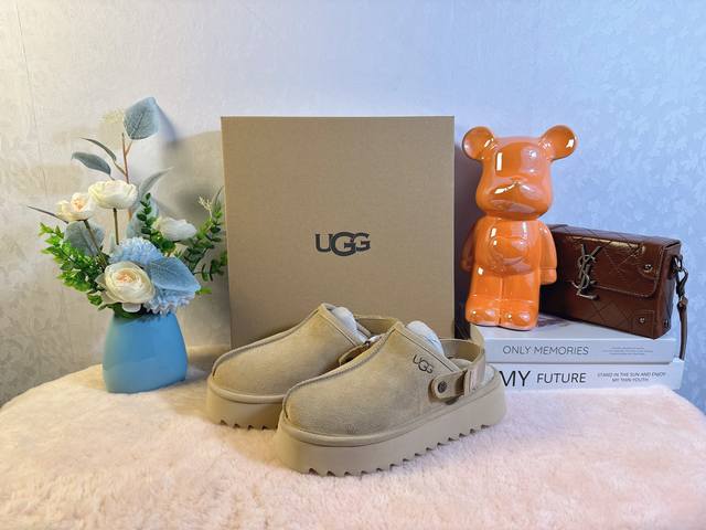 ugg，2024新款，女神必备-厚底拖鞋上线啦 秋冬新款四叶草厚底拖鞋上市 颜色：咖啡色，经典栗色 黑色 鞋底厚5.5厘米 显高挑更易搭配 翻毛皮的材质 更贴合