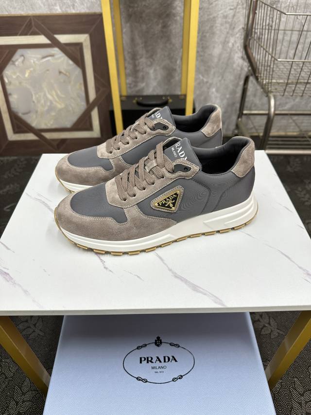 Prada-普拉达 奢牌运动休闲鞋，进口原版反绒牛皮材质，牛皮内里 高档舒适，原版大底轻盈耐磨！纯手工制作，细节决定品质！38-45 38、45定做不退换 A3