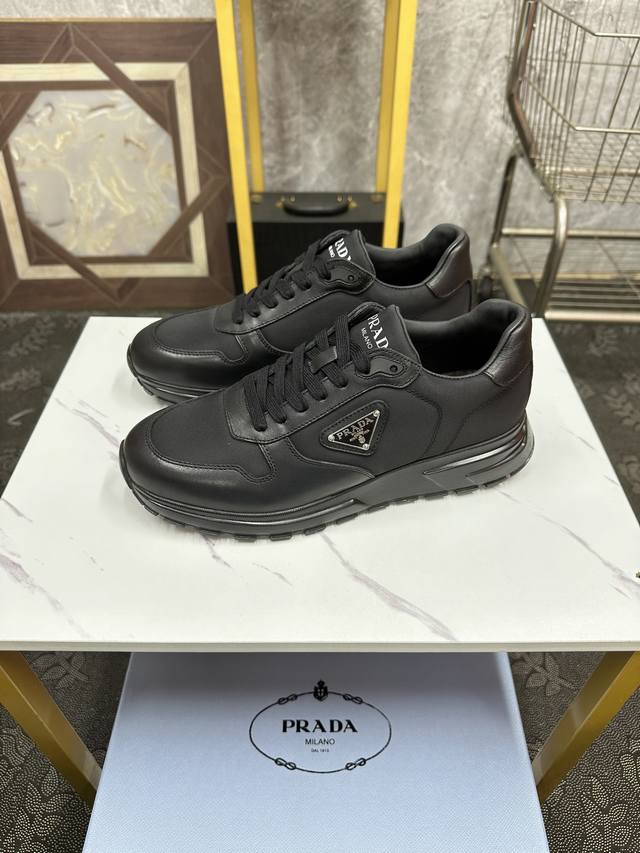 Prada-普拉达 奢牌运动休闲鞋，进口原版牛皮材质，牛皮内里 高档舒适，原版大底轻盈耐磨！纯手工制作，细节决定品质！38-45 38、45定做不退换 A3