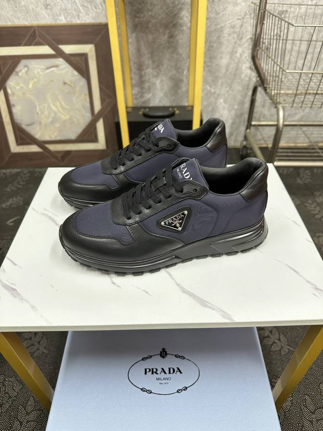 Prada-普拉达 奢牌运动休闲鞋，进口原版牛皮材质，牛皮内里 高档舒适，原版大底轻盈耐磨！纯手工制作，细节决定品质！38-45 38、45定做不退换 A3