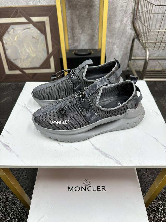 Moncler 休闲运动鞋，头层牛皮搭进口网布面料柔软舒适透气 一脚蹬设计理念合脚大气 真头层羊皮内里透气 橡胶大底耐磨防滑舒适度非常不错size:38-46