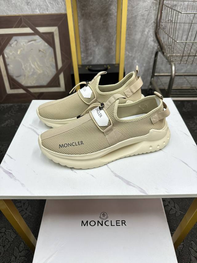 Moncler 休闲运动鞋，头层牛皮搭进口网布面料柔软舒适透气 一脚蹬设计理念合脚大气 真头层羊皮内里透气 橡胶大底耐磨防滑舒适度非常不错size:38-46