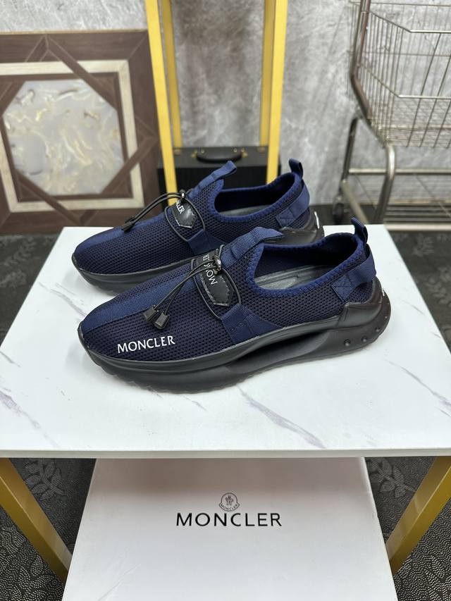 Moncler 休闲运动鞋，头层牛皮搭进口网布面料柔软舒适透气 一脚蹬设计理念合脚大气 真头层羊皮内里透气 橡胶大底耐磨防滑舒适度非常不错size:38-46