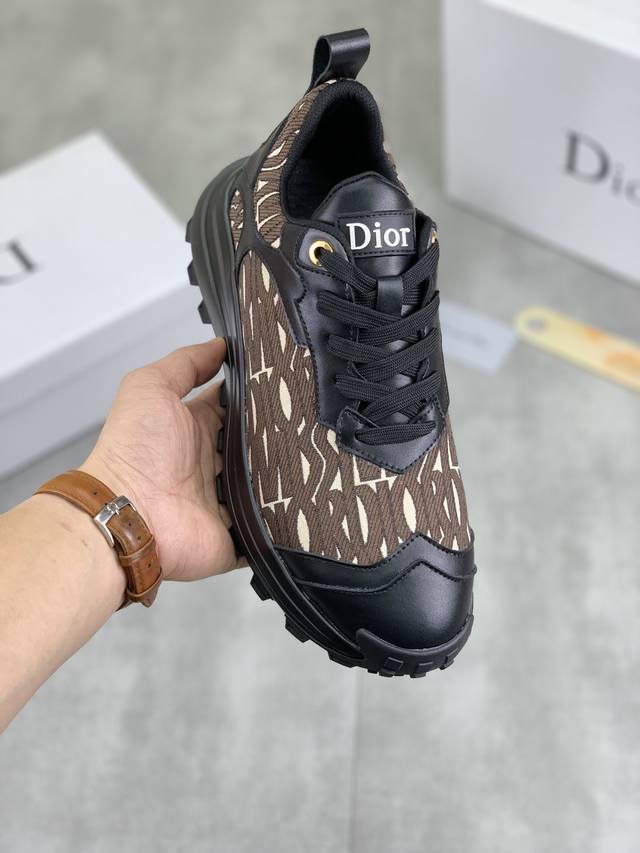 工厂价 实价 Dior 2024迪奥原版系带低帮男鞋 经典款休闲鞋本款是官方主打经典款，1:1质量，原厂名师制作，采用优质牛皮配原版材料舒适透气网布內里猪皮鞋垫