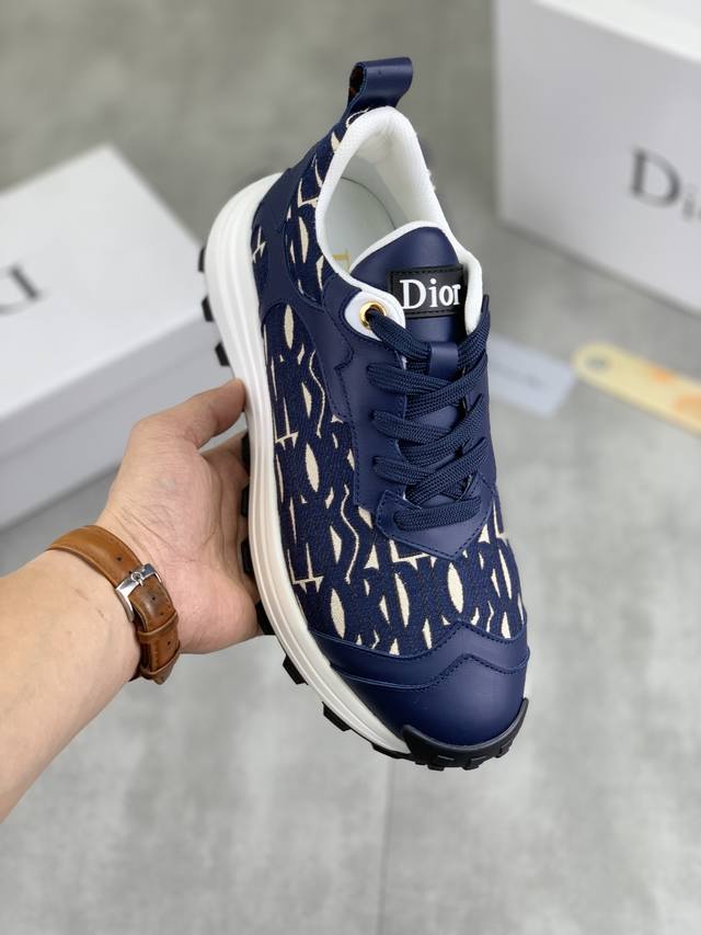 工厂价 实价 Dior 2024迪奥原版系带低帮男鞋 经典款休闲鞋本款是官方主打经典款，1:1质量，原厂名师制作，采用优质牛皮配原版材料舒适透气网布內里猪皮鞋垫