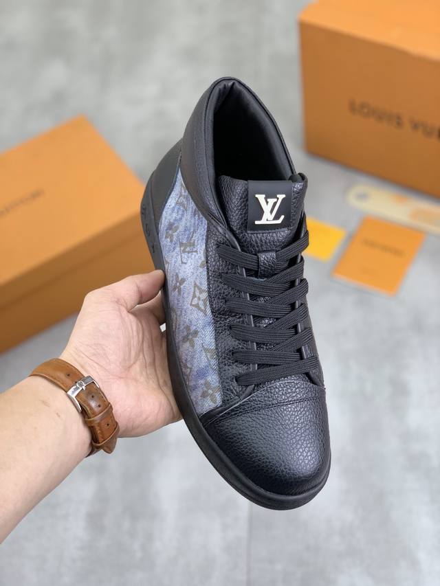 出厂价 实价 Louis Vuitton 新款lv路易威登 * Lv经典高帮潮鞋！选用进口原厂柔软小牛皮，柔软猪皮内里.原版耐磨橡胶大底！高品质精品！码数：38