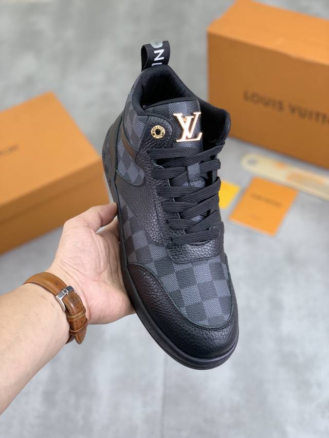 出厂价 实价 Louis Vuitton 新款lv路易威登 * Lv经典高帮潮鞋！选用进口原厂柔软小牛皮，柔软猪皮内里.原版耐磨橡胶大底！高品质精品！码数：38