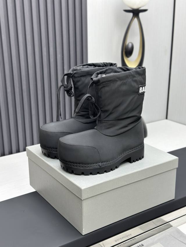 工厂价： 码数36-45 独家顶级 Balenciaga 期待已久巴黎世家skiwer系列 黑.白极限版4W＋ 白色造型感强、黑色耐久度纠结呀 冻脚不存在的、这