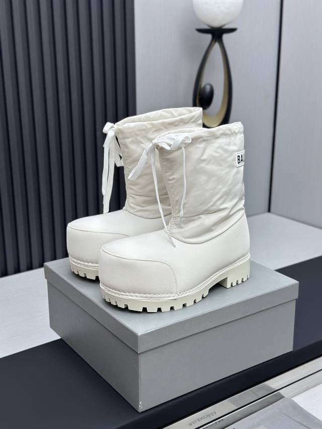 工厂价： 码数36-45 独家顶级 Balenciaga 期待已久巴黎世家skiwer系列 黑.白极限版4W＋ 白色造型感强、黑色耐久度纠结呀 冻脚不存在的、这