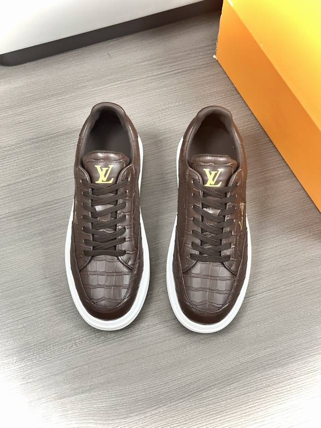 louis Vuitton 路易威登 -高端品质 原单 -鞋面：意大利进口小牛皮、高周波品牌logo -内里：透气网布内里，吸汗网布垫脚 -大底：超轻tpu发泡