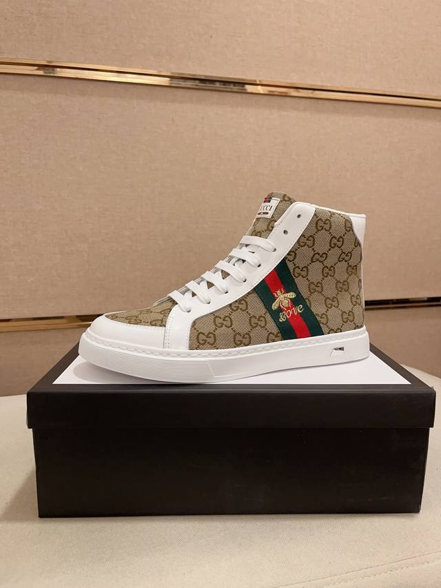 工厂价 高品质新款 高帮gucci 古奇 专柜同步上市， 新款男鞋、面料精选进口牛皮，内里:羊皮内里。高端气垫开模防滑橡胶大底，精美线条、简约大气，上脚舒服上挡