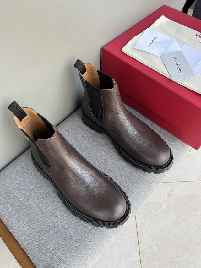 原单品质 独家新款 菲拉格慕ferragamo秋冬新款 高帮男鞋 精致手工缝线 做工细节堪比专柜 鞋面进口小牛皮 牛皮内里 原版发泡大底 黑色 39-44现货齐