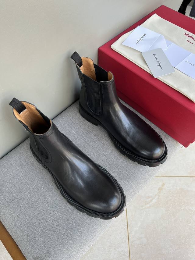 原单品质 独家新款 菲拉格慕ferragamo秋冬新款 高帮男鞋 精致手工缝线 做工细节堪比专柜 鞋面进口小牛皮 牛皮内里 原版发泡大底 黑色 39-44现货齐