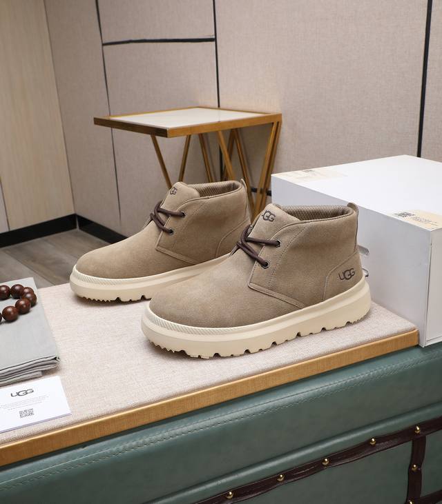 出厂价 Ugg 全羊毛内里 顶级高端品质皮毛一体保暖雪地靴来自澳洲温暖奢侈品牌男鞋，Ugg-5877官网同步、采用进口牛皮制作，精心缝制而成..进口橡胶发泡大底