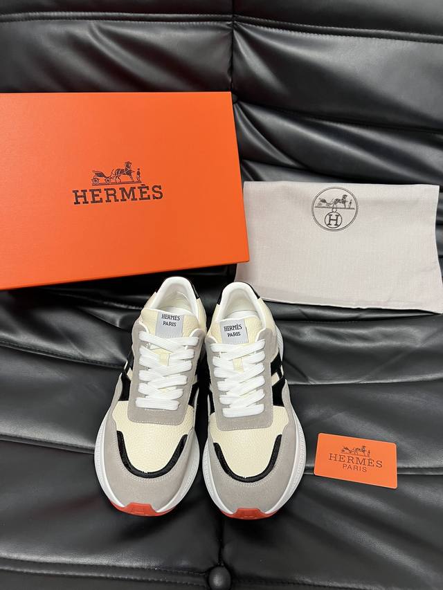 hermes 爱马仕 -高端品质 原单 -鞋面：摔纹小牛皮、反绒小牛皮、鞋身车缝h图腾 -内里：水染牛皮 -大底：超轻tpu发泡 橡胶；双色成型大底 -超高品控