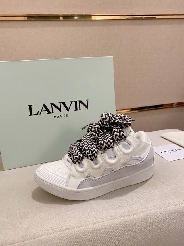 工厂价: 浪凡lanvin 限定系列；沉稳、笃定、活泼、经典与潮流、成熟与青春；诠释多面魅力组合构成一个五彩斑斓的艺术品浪凡情侣款面包鞋，运动鞋，德训鞋，高帮鞋