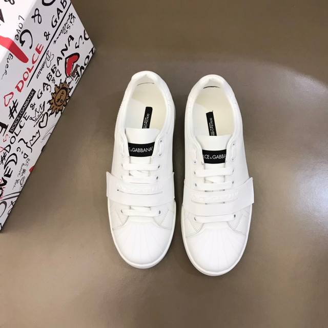 实价 2024夏季新款dolce＆Gabbana 顶级原单 Size：38-45 Dg重工系列，进口头层牛皮，撞色设计超好看，彩色水染内里，精致奢华，超a级别！