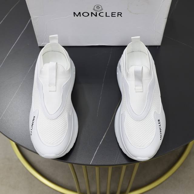 出厂价： Moncler 盟可睐 蒙口 -鞋面：品牌布匹拼接皮料车 -内里：舒适透气 -大底：原版轻便耐磨大底 -超高品控 做工精细：凸显 高端 贵气 档次 -