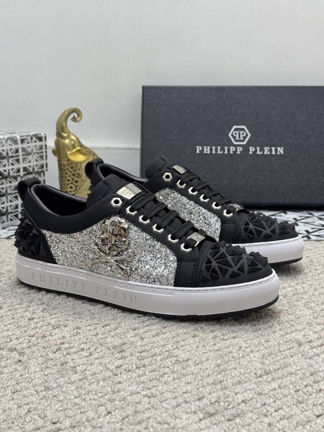 出厂价 实价 Philipp Plein 菲利普普来因 高帮男鞋高端品牌 官网1:1。鞋面采用牛皮羊皮内里，原版五金配件，独家新款，惊世之作，与官方的质量相比美