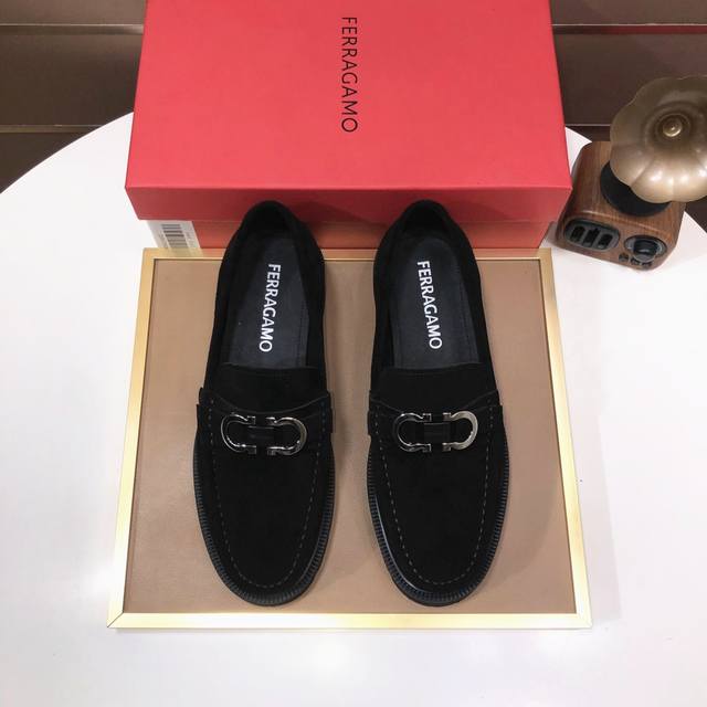 工厂 Ferragamo 菲拉格幕 高端牛里 新款 Ferragamo* 顶级版本 菲拉格幕经典正装皮鞋！选用进口原版牛皮，内里头层舒适牛皮内里！原版耐磨橡胶大