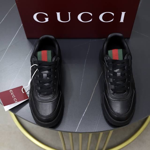 出厂价： 顶级原单 品牌：古奇gucci 标准码：男码38 44 45可以定做 等级：官网同款 材料：原版牛皮拼接 舒适透气顶级混种加厚羊皮内里 原版耐磨柔软大