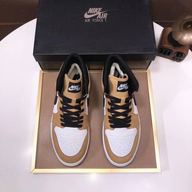 工厂 Nike Air Force 1 加毛里 情侣款 空军一号 高帮低帮全系列运动板鞋， 原厂特供nappa皮料加持，越南原大装底数据，工整有序视觉效果满分，