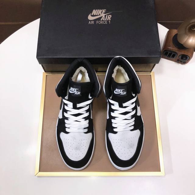 工厂 Nike Air Force 1 加毛里 情侣款 空军一号 高帮低帮全系列运动板鞋， 原厂特供nappa皮料加持，越南原大装底数据，工整有序视觉效果满分，