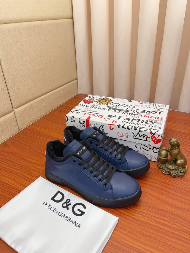 实价： Dolce&Gabbana Dg爆款官网原版1:1开模，原单品质做工精细，高端奢华原版牛皮鞋面，羊皮内里、原版橡胶耐磨防滑大底，穿着舒适、百搭款式，高街