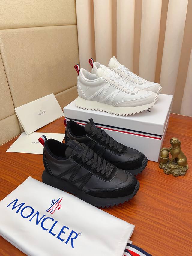 实价： Moncler 蒙口、官网同款 高品质男鞋 材料：定制小牛皮 毛巾里透气内里真皮鞋垫 原版开模防滑大底款式类型：男士休闲运动鞋 系带款男鞋系列 欧美潮流