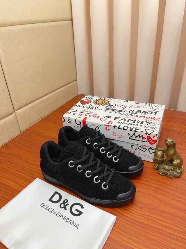 实价： Dolce&Gabbana Dg爆款官网原版1:1开模，原单品质做工精细，高端奢华原版牛皮鞋面，羊皮内里、原版橡胶耐磨防滑大底，穿着舒适、百搭款式，高街