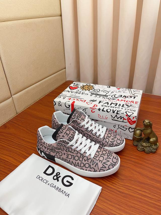 实价： Dolce&Gabbana Dg爆款官网原版1:1开模，原单品质做工精细，高端奢华原版牛皮鞋面，羊皮内里、原版橡胶耐磨防滑大底，穿着舒适、百搭款式，高街