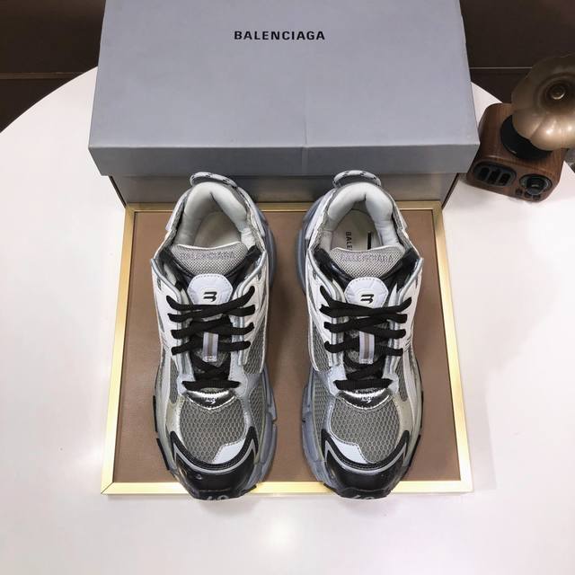 工厂 顶级版本 Balenciaga 巴黎7.5 巴黎世家 最新配色潮流复古休闲鞋 通过溢胶、做旧、缝线等细节， 展示了设计师 Demna 的运动鞋风格， 用一